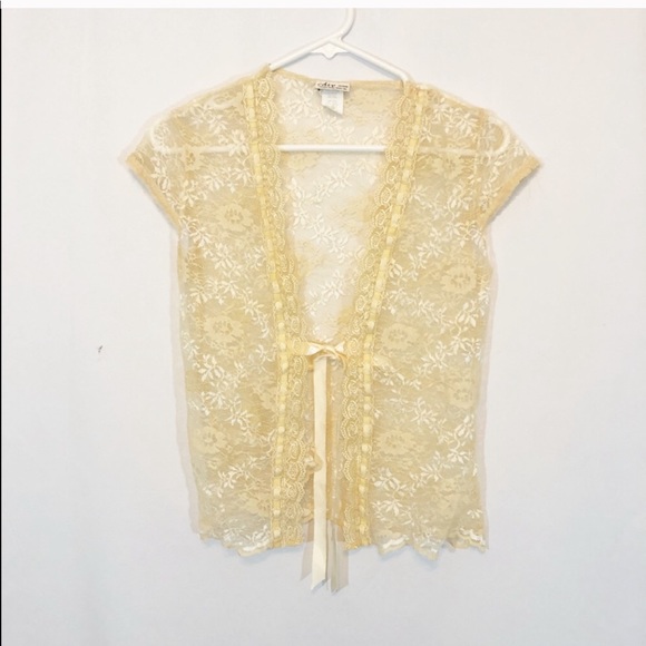 CREAM LACE SHRUG - Picture 5 of 5